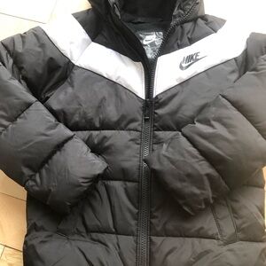 Nike kids 5/6t black and White Puffer Jacket